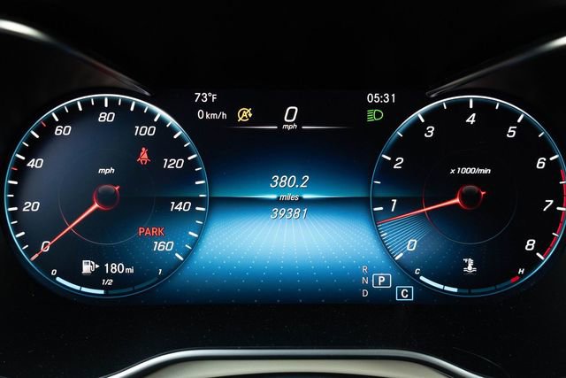 Used 2021 Mercedes-Benz GLC 300 4MATIC image 3