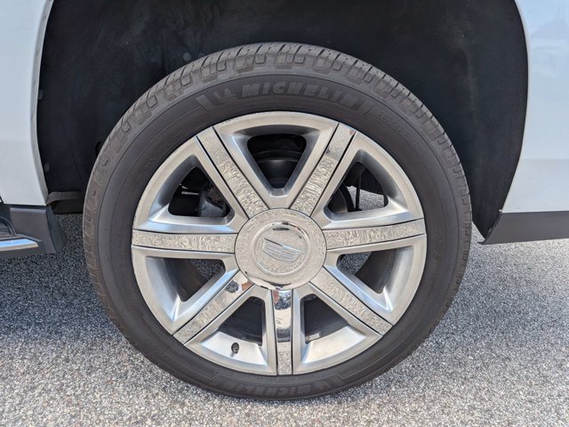 Certified 2018 Cadillac Escalade ESV Luxury RWD image 12