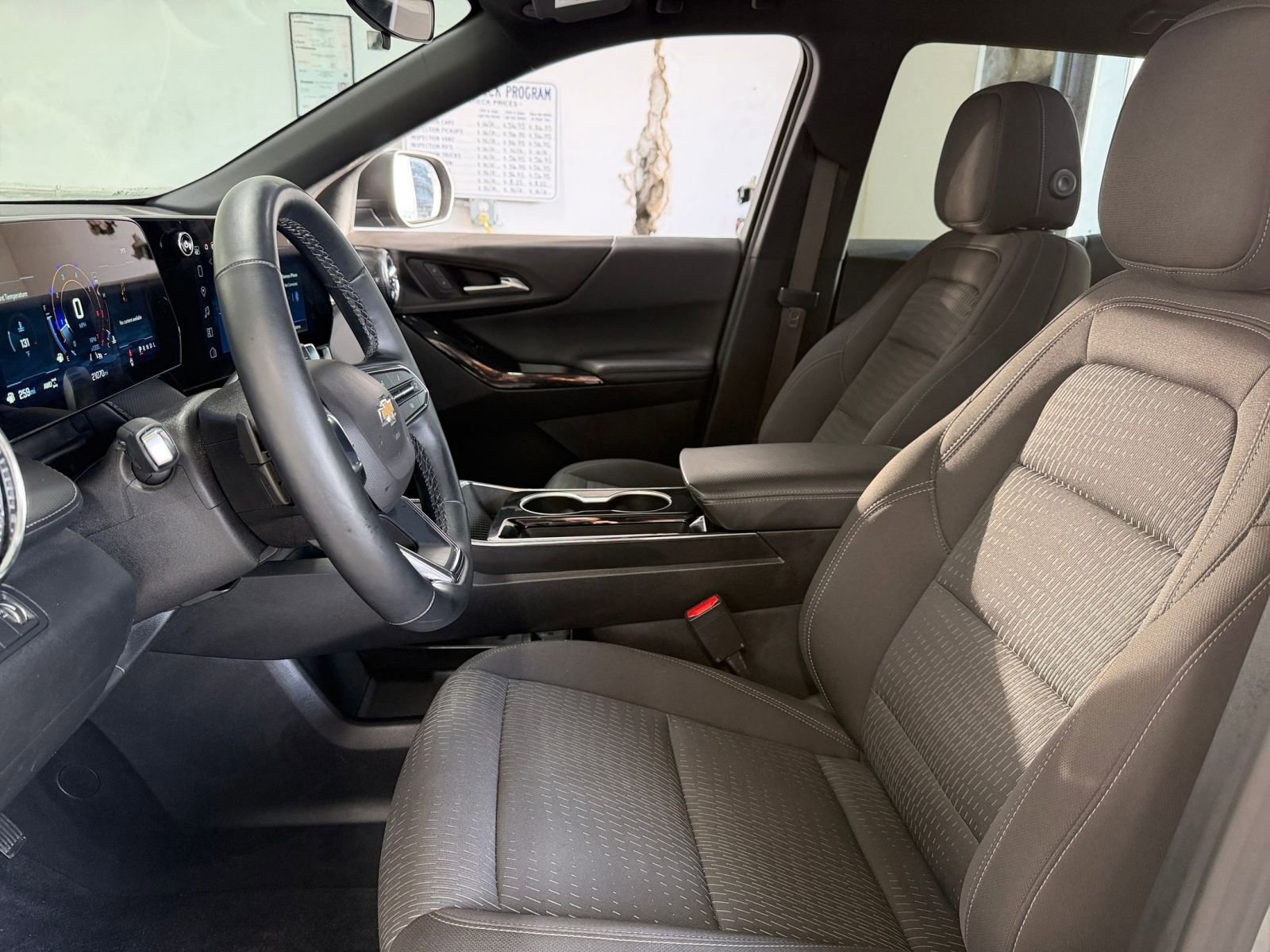 Used 2025 Chevrolet Equinox LT image 25