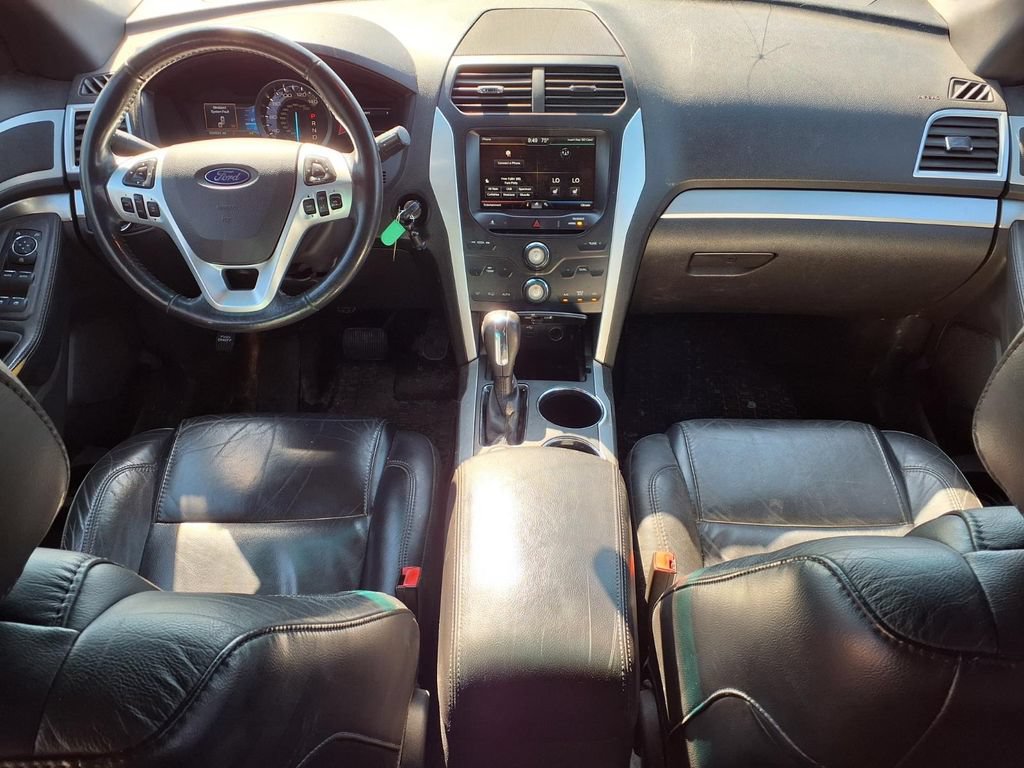 Used 2014 Ford Explorer XLT w/ Equipment Group 202A AWD/4WD image 9