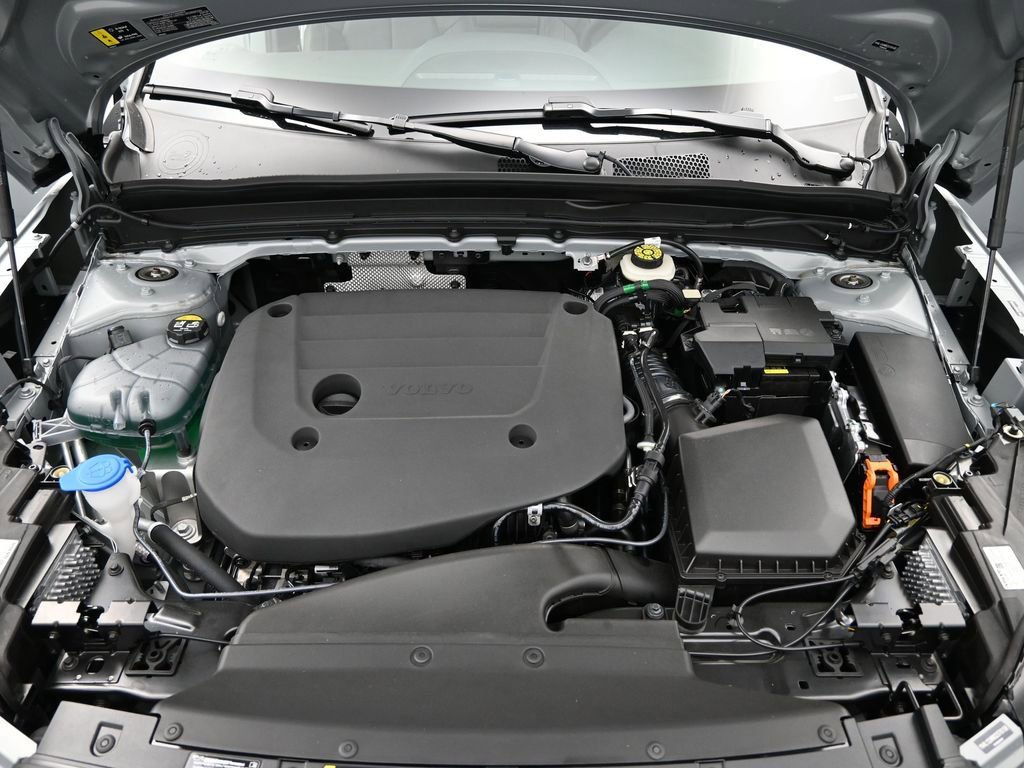 New 2025 Volvo XC40 B5 Ultra w/ Climate Package image 31