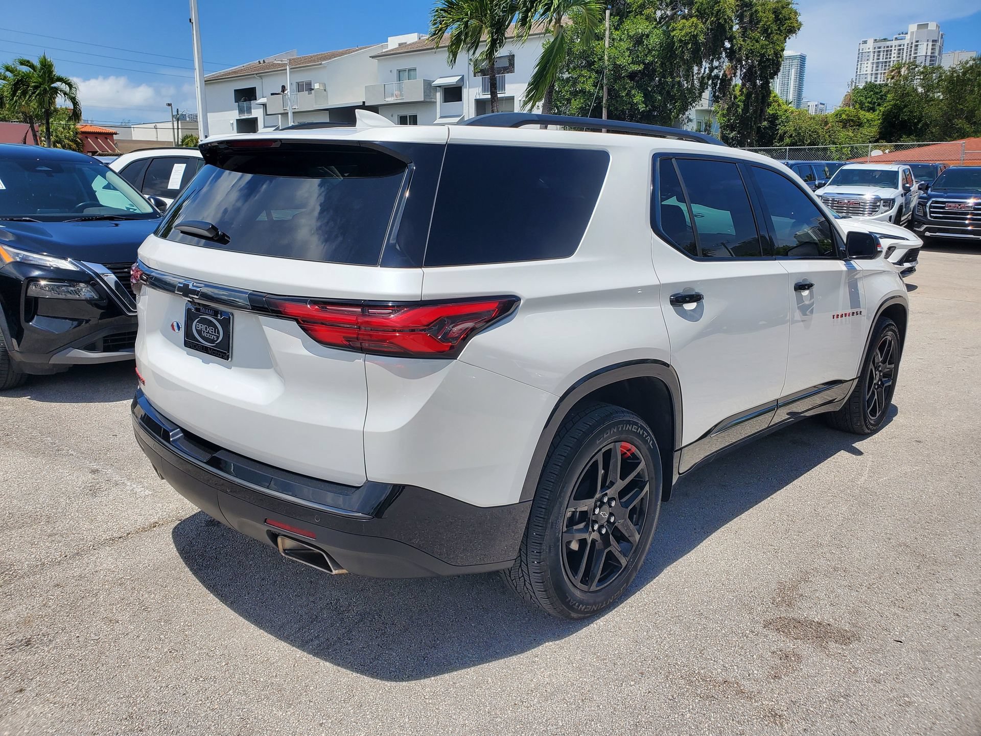 Used 2023 Chevrolet Traverse Premier w/ Redline Edition FWD image 3