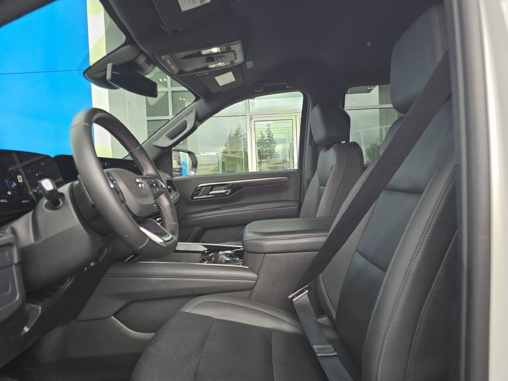 Used 2025 Chevrolet Suburban Z71 AWD/4WD image 23
