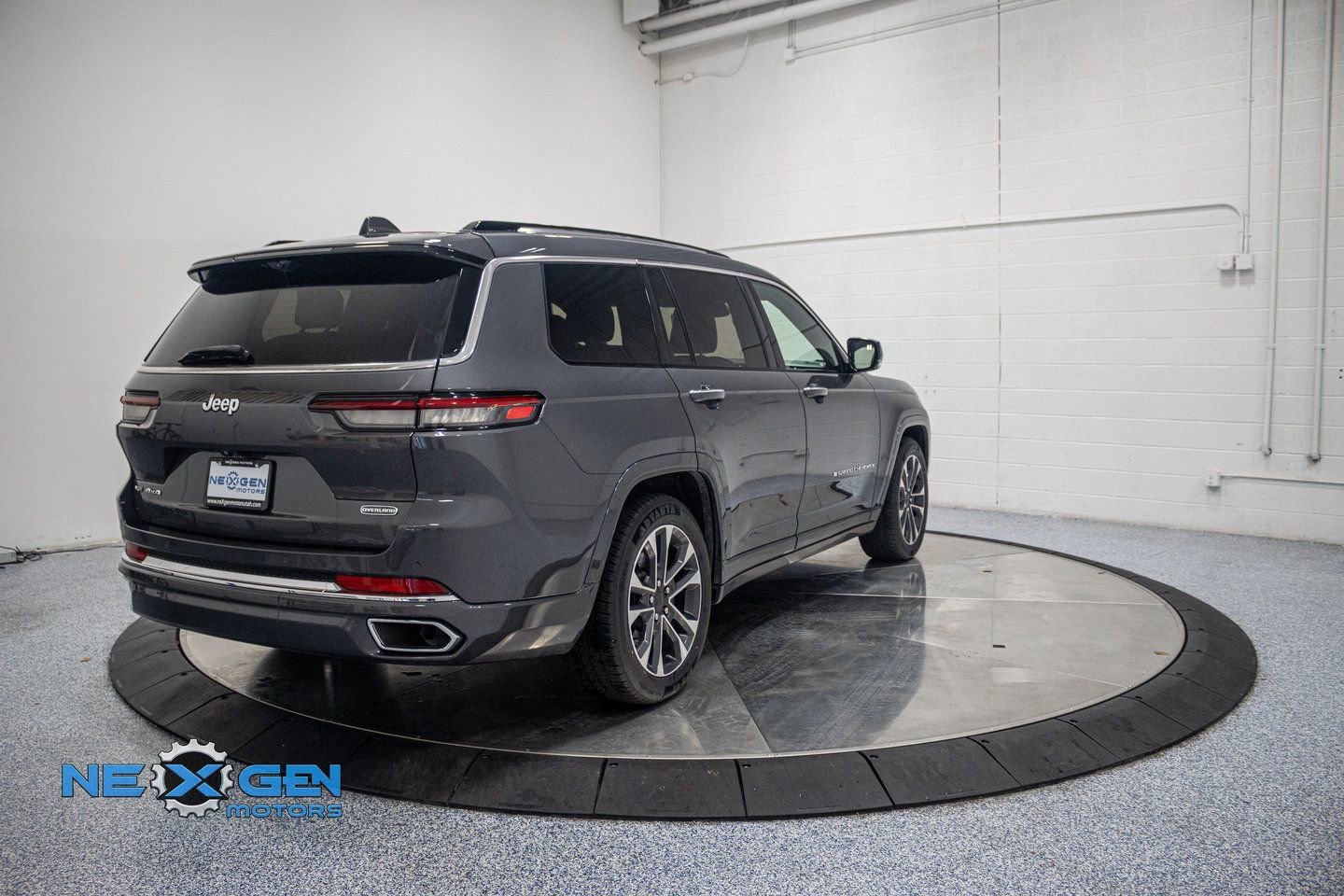 Used 2021 Jeep Grand Cherokee L Overland w/ Luxury Tech Group IV AWD/4WD image 7