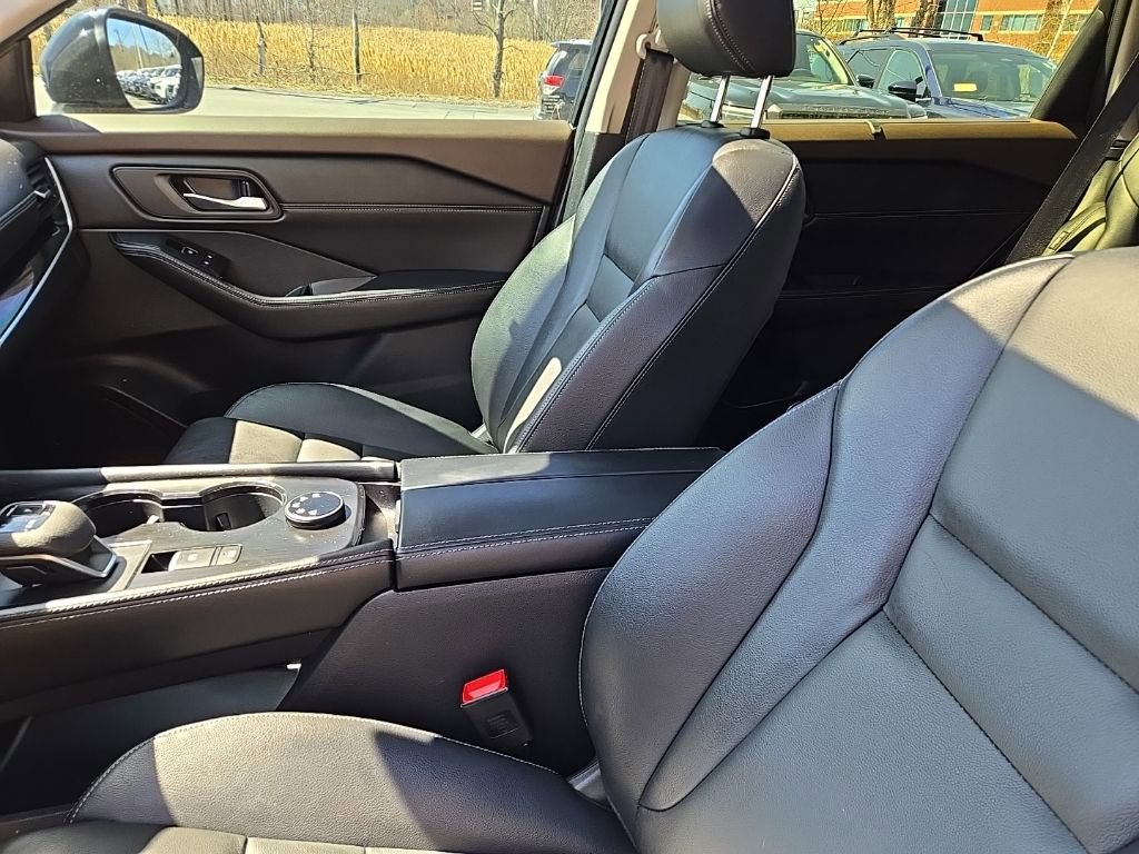 Used 2023 Nissan Rogue SL w/ SL Premium Package image 15