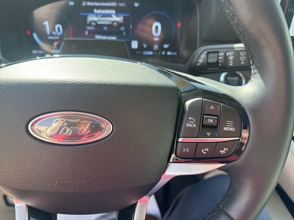 Used 2025 Ford Explorer Platinum w/ Ultimate Package image 13