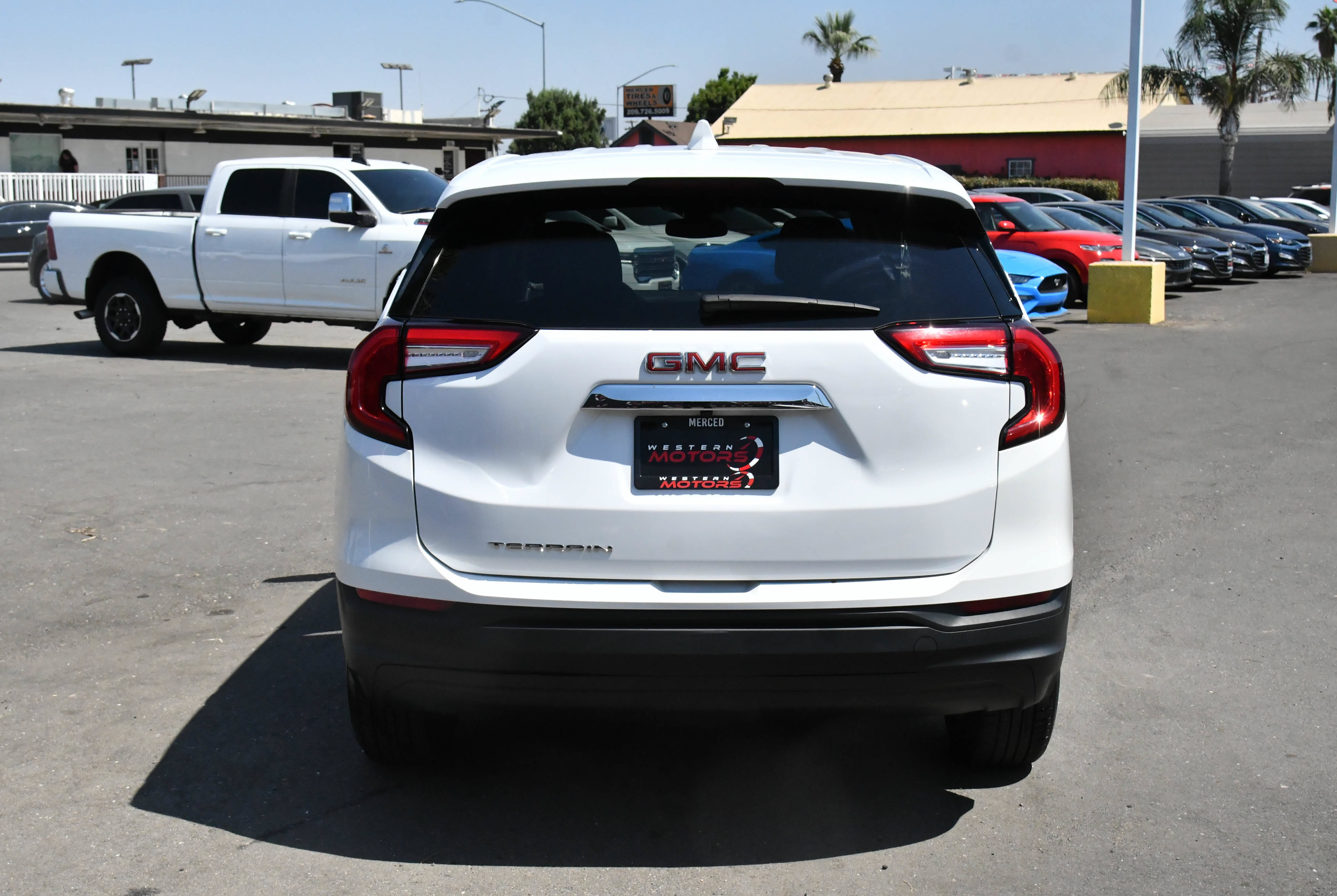 Used 2024 GMC Terrain SLE FWD image 7