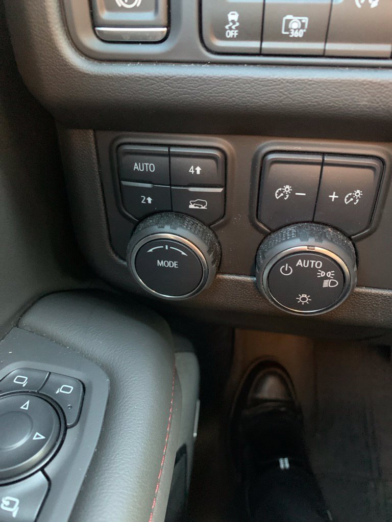 Used 2024 Chevrolet Tahoe RST w/ Luxury Package AWD/4WD image 28
