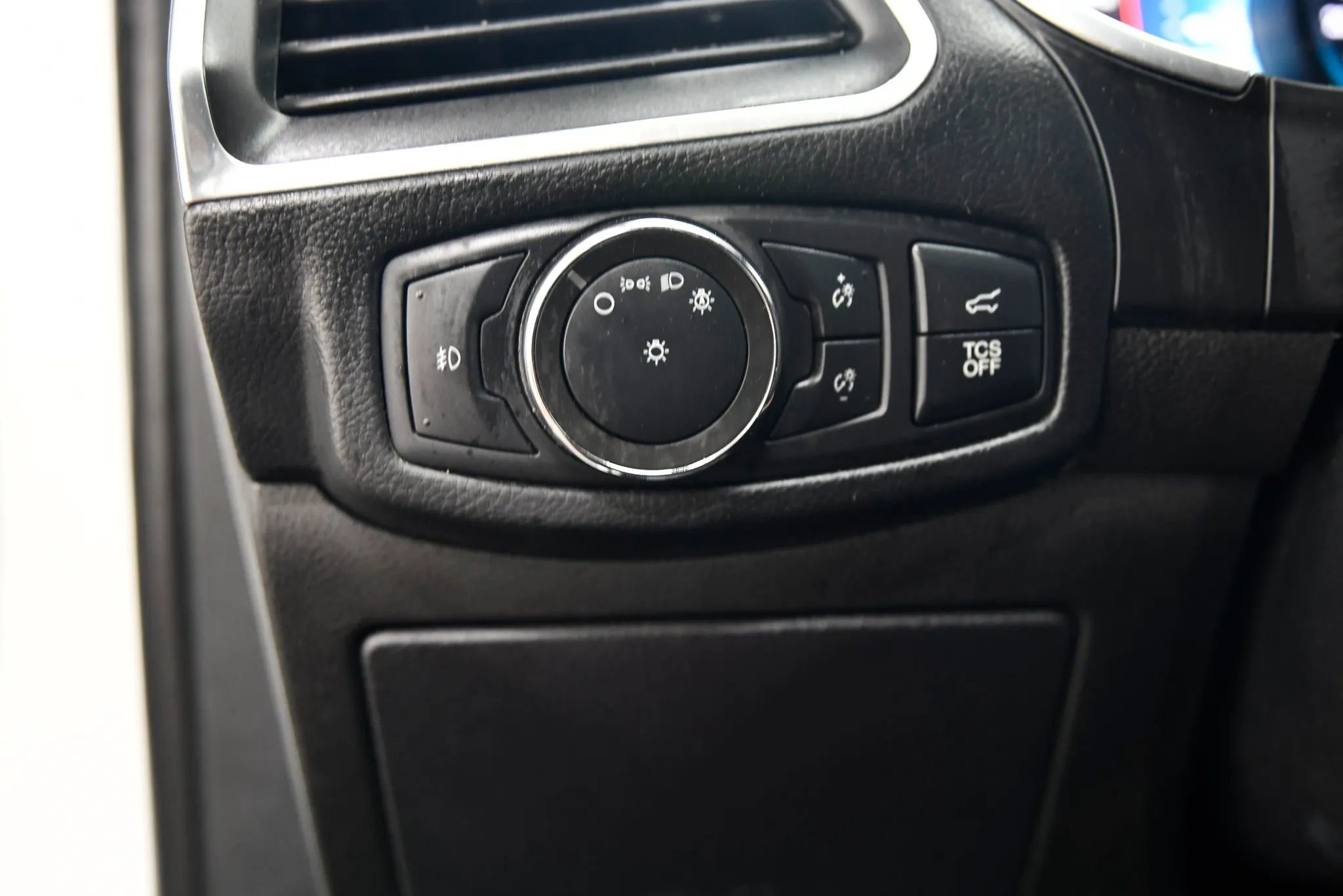 Used 2021 Ford Edge Titanium image 14