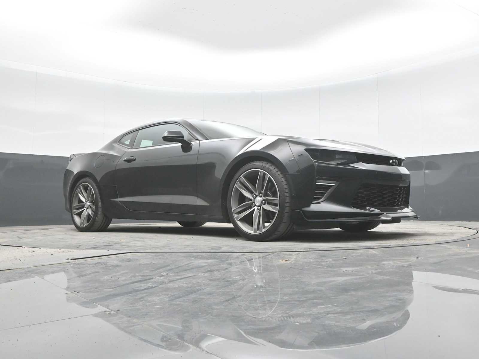 Used 2018 Chevrolet Camaro SS RWD image 28