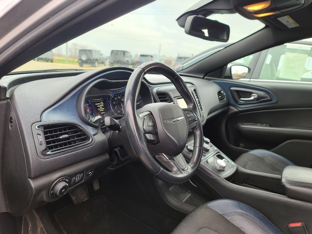 Used 2015 Chrysler 200 S w/ Comfort Group image 8