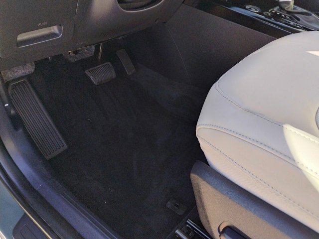 Used 2024 Kia Niro EX image 6