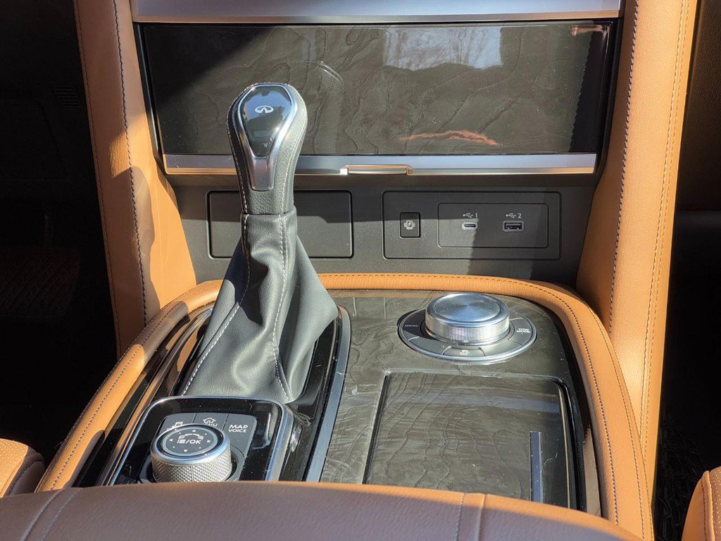 Used 2023 INFINITI QX80 Sensory w/ All-Season Package image 16