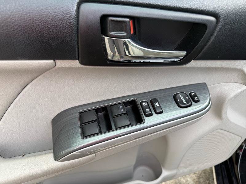 Used 2012 Toyota Camry XLE w/ Leather Pkg FWD image 31