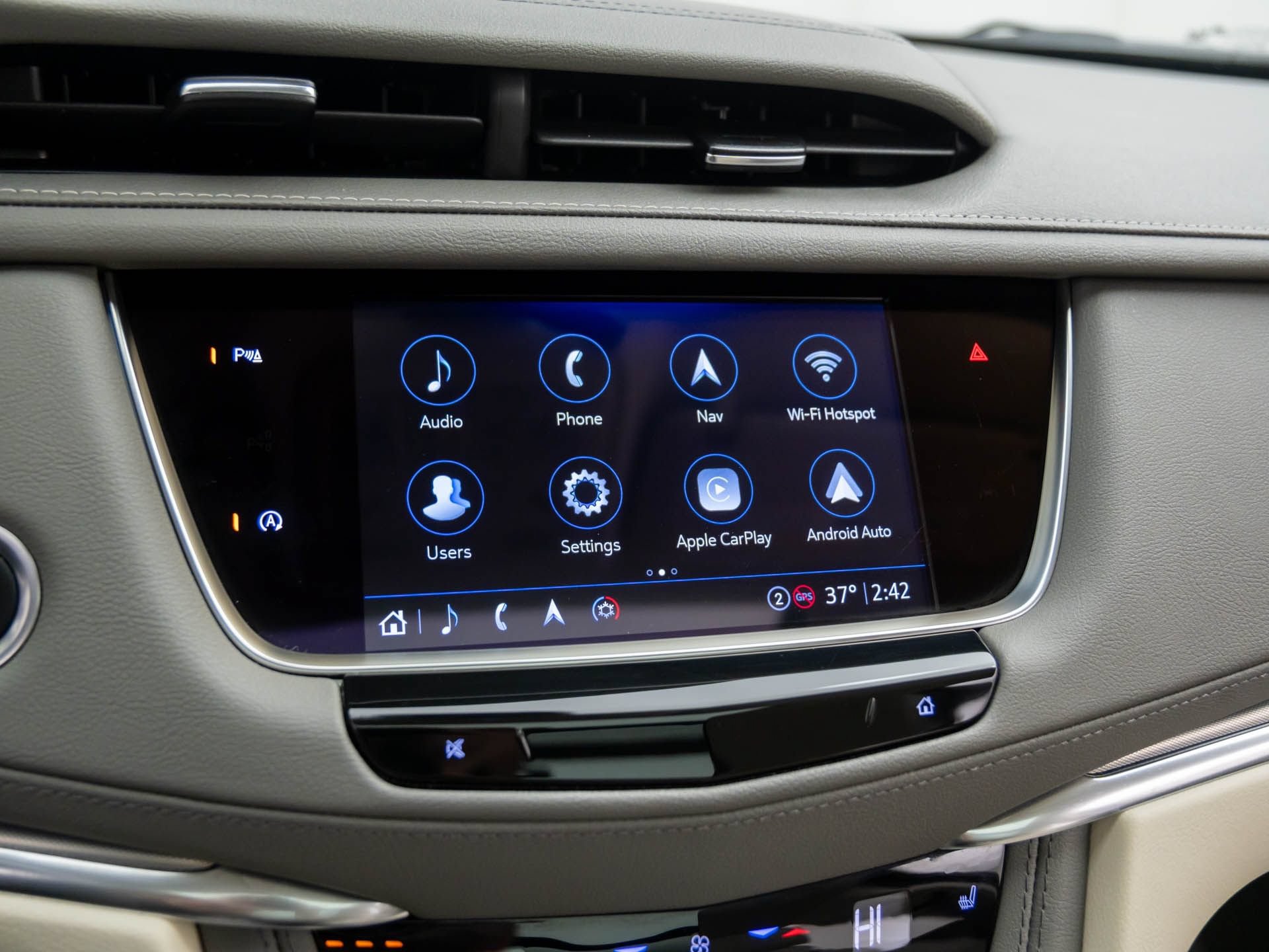 Certified 2025 Cadillac XT5 Premium Luxury w/ LPO, Floor Liner Package AWD/4WD image 27
