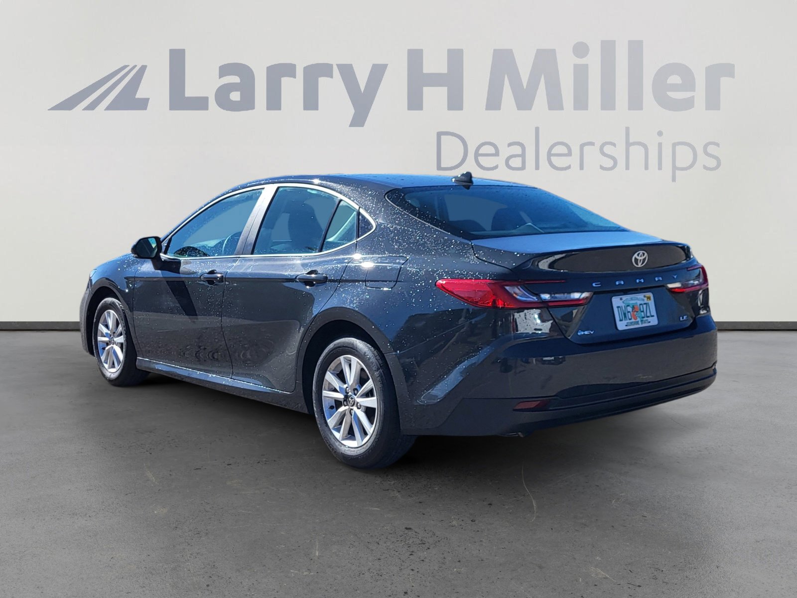 Used 2025 Toyota Camry LE image 3