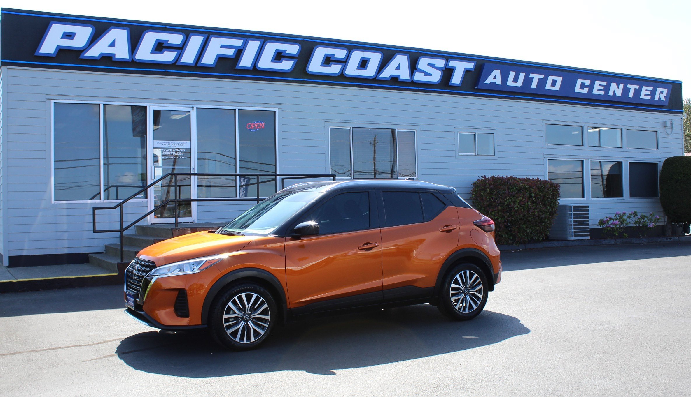 Used 2022 Nissan Kicks SV FWD image 1