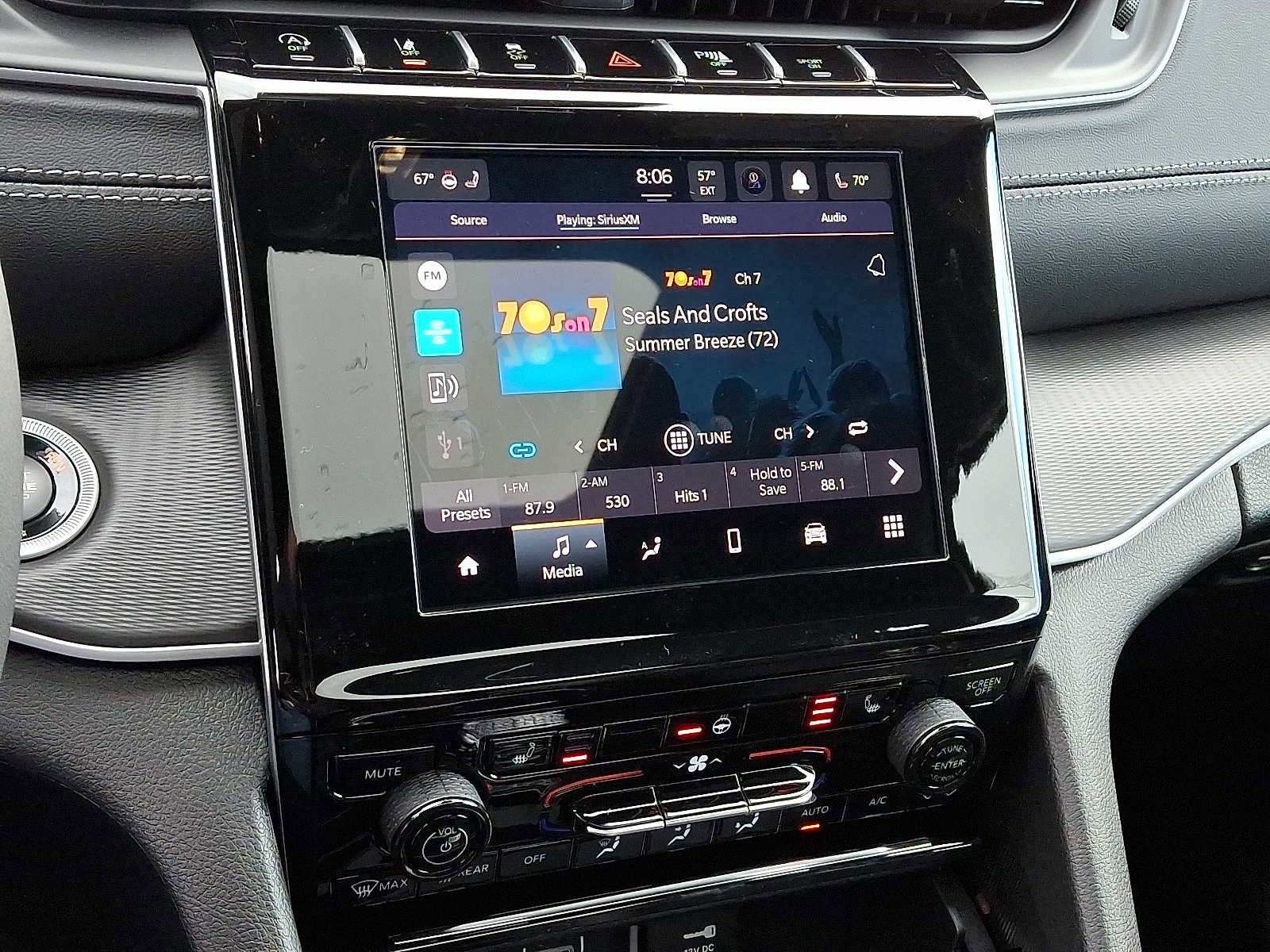 New 2025 Jeep Grand Cherokee Altitude image 12