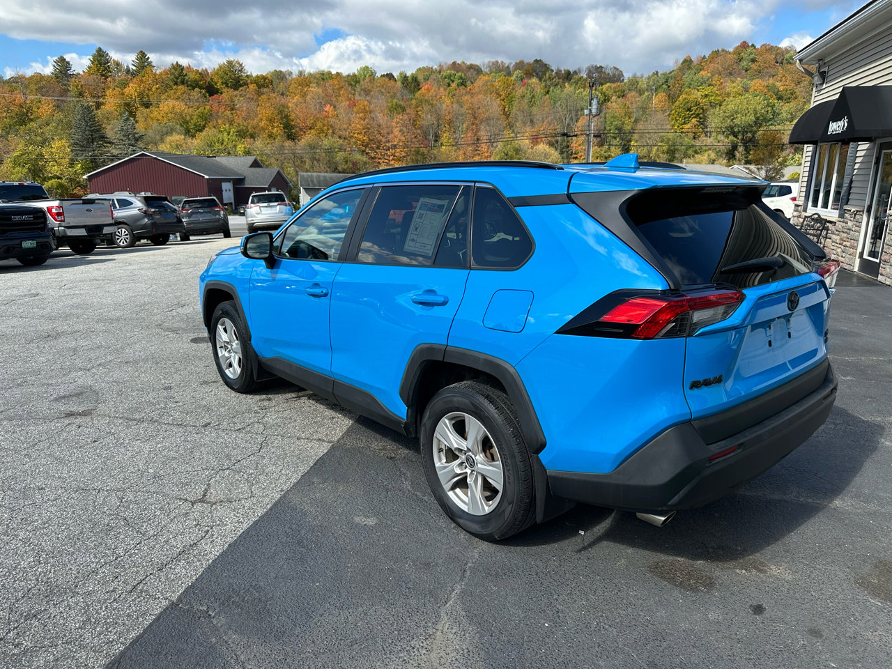 Used 2021 Toyota RAV4 XLE w/ Convenience Package image 7