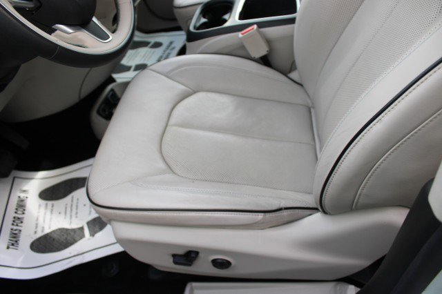 Used 2018 Chrysler Pacifica Limited w/ Advanced Safetytec Group image 24