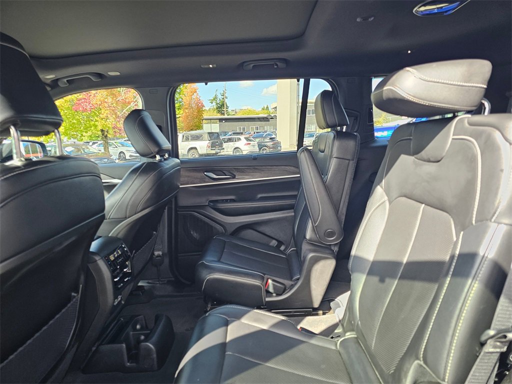 Used 2024 Jeep Grand Cherokee L Limited w/ Luxury Tech Group II image 20