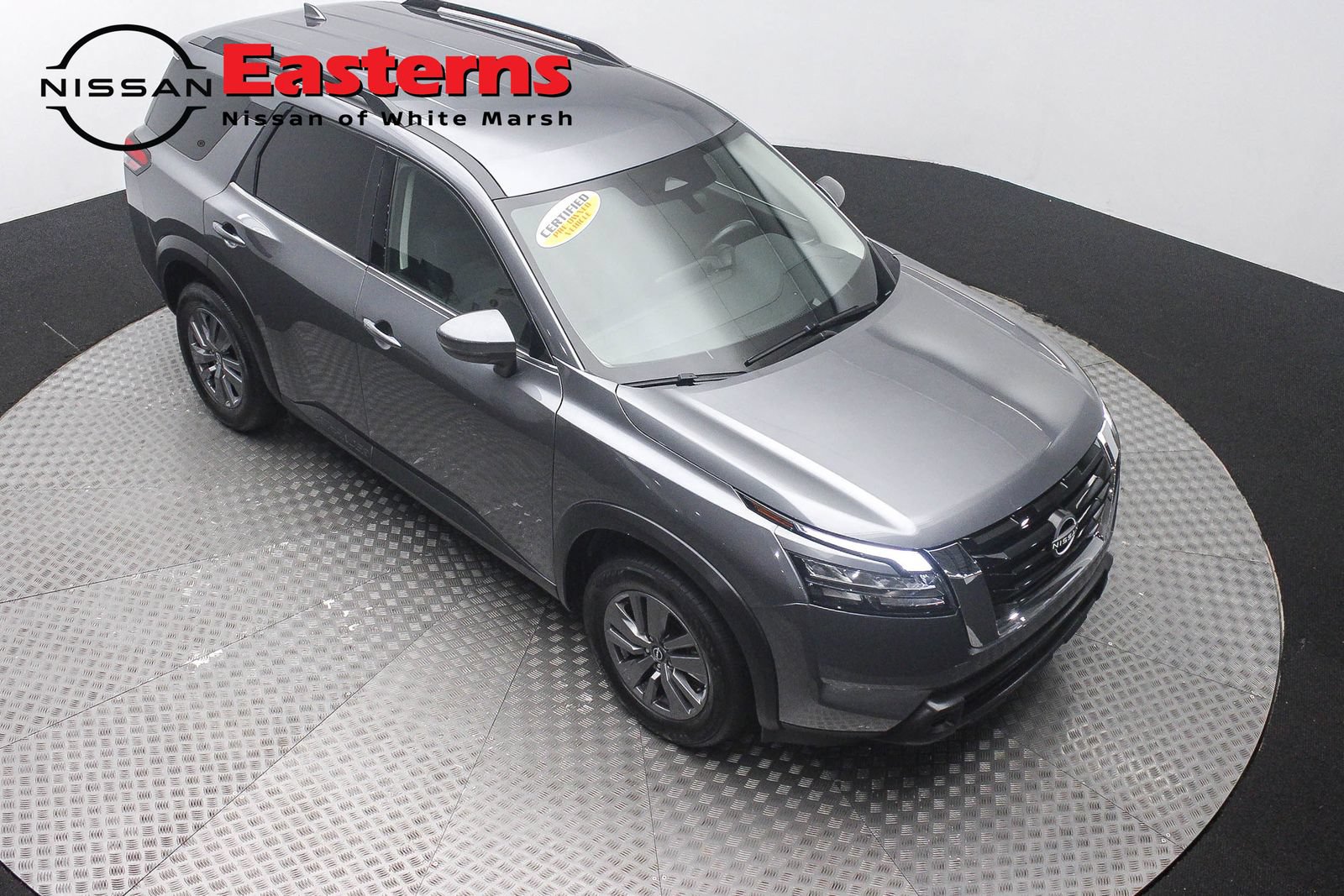 Used 2025 Nissan Pathfinder SV FWD image 3