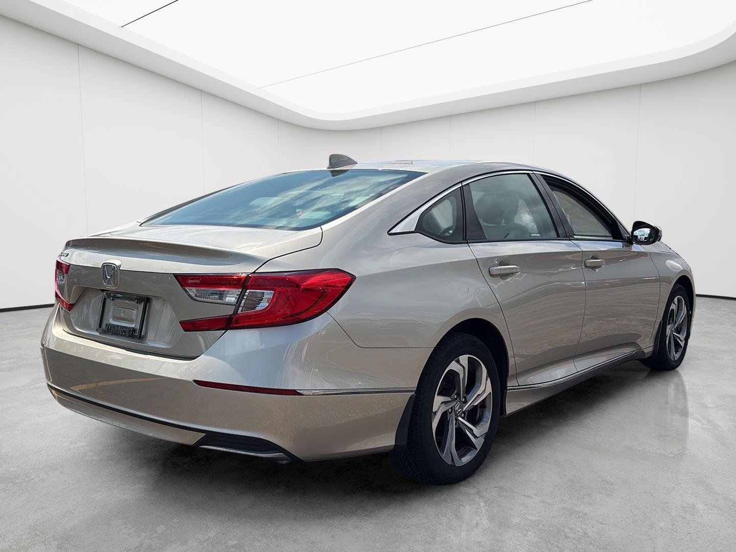 Used 2018 Honda Accord EX image 8