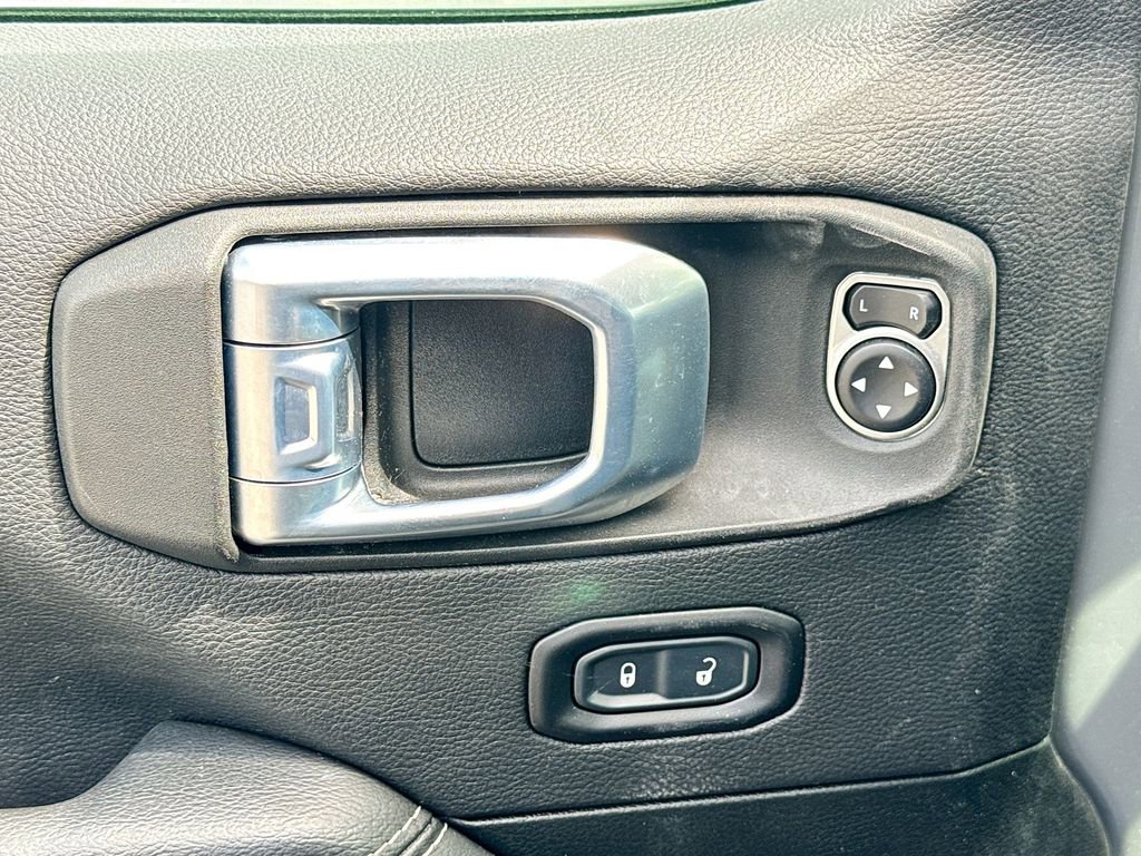 Used 2021 Jeep Wrangler Unlimited Sahara AWD/4WD image 19