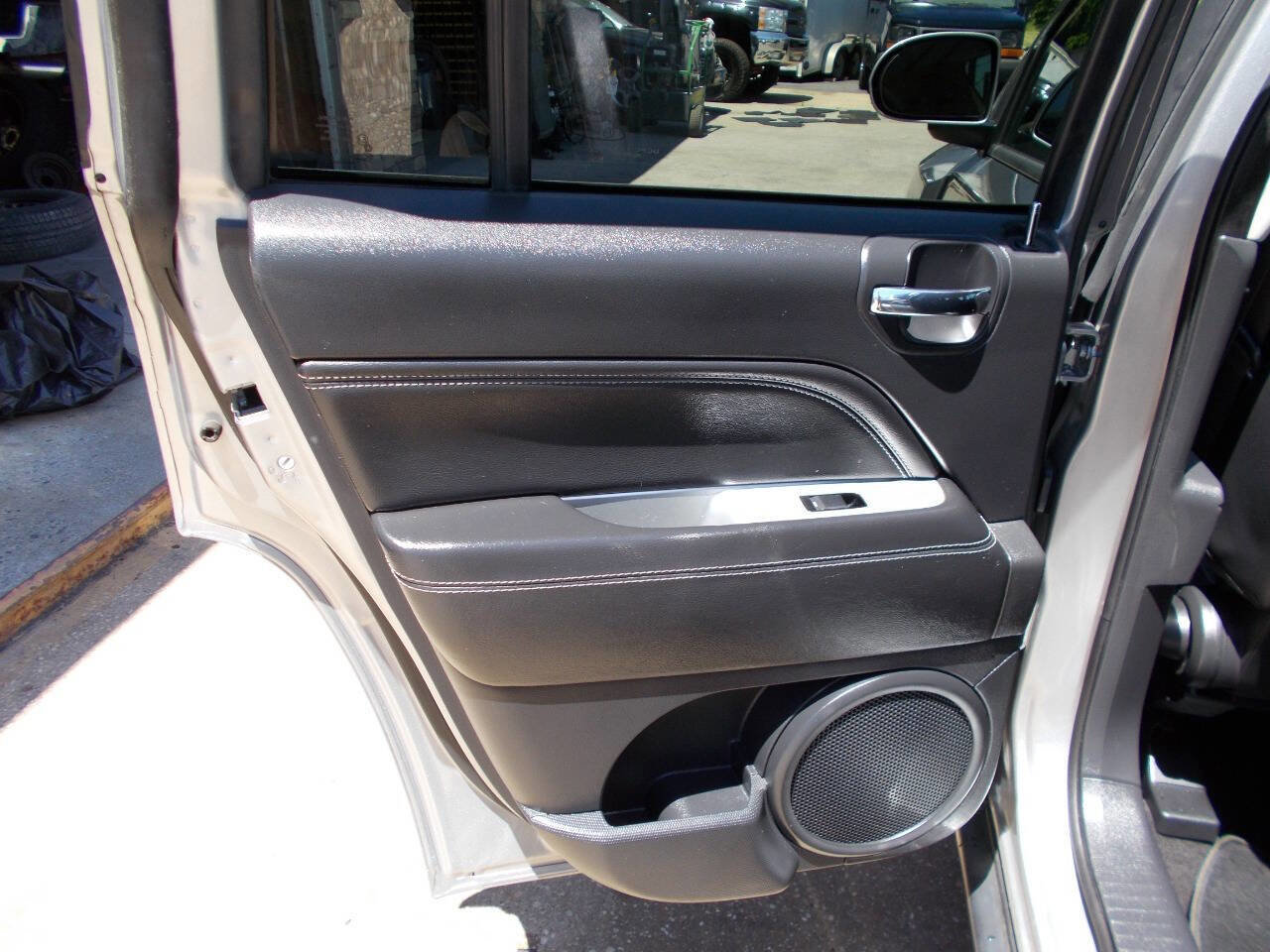 Used 2015 Jeep Compass High Altitude AWD/4WD image 15
