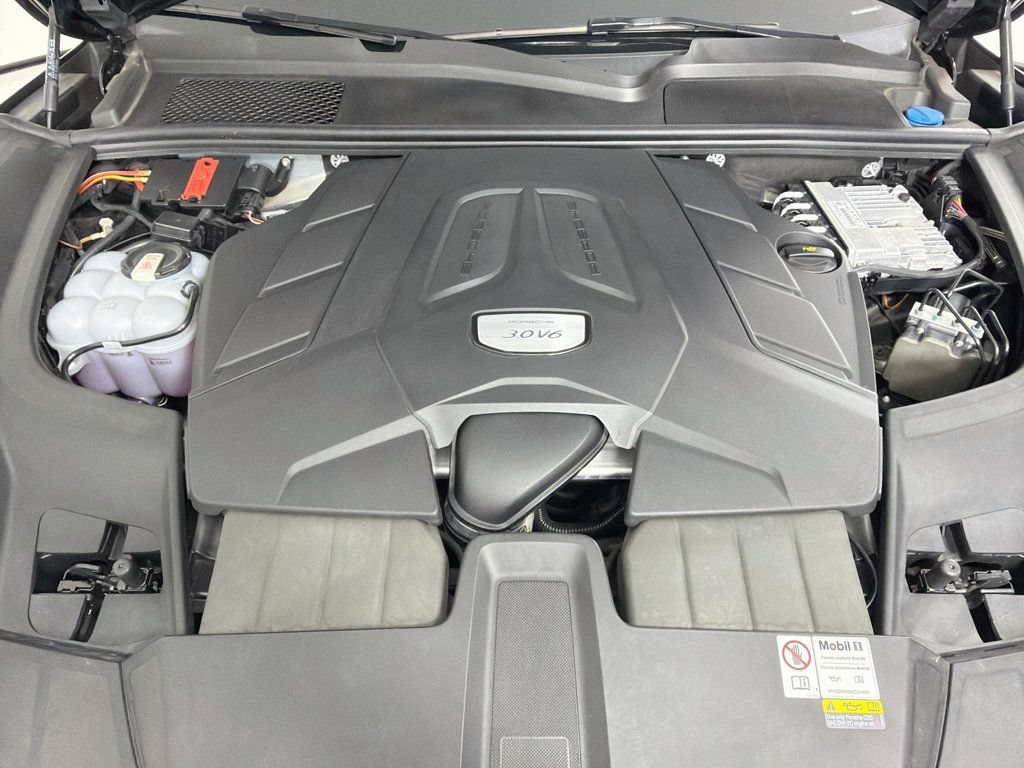 Certified 2023 Porsche Cayenne AWD/4WD image 32