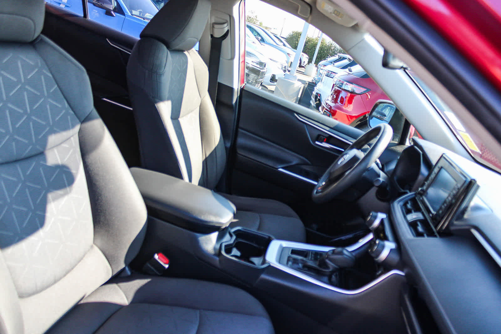 Used 2021 Toyota RAV4 XLE image 16