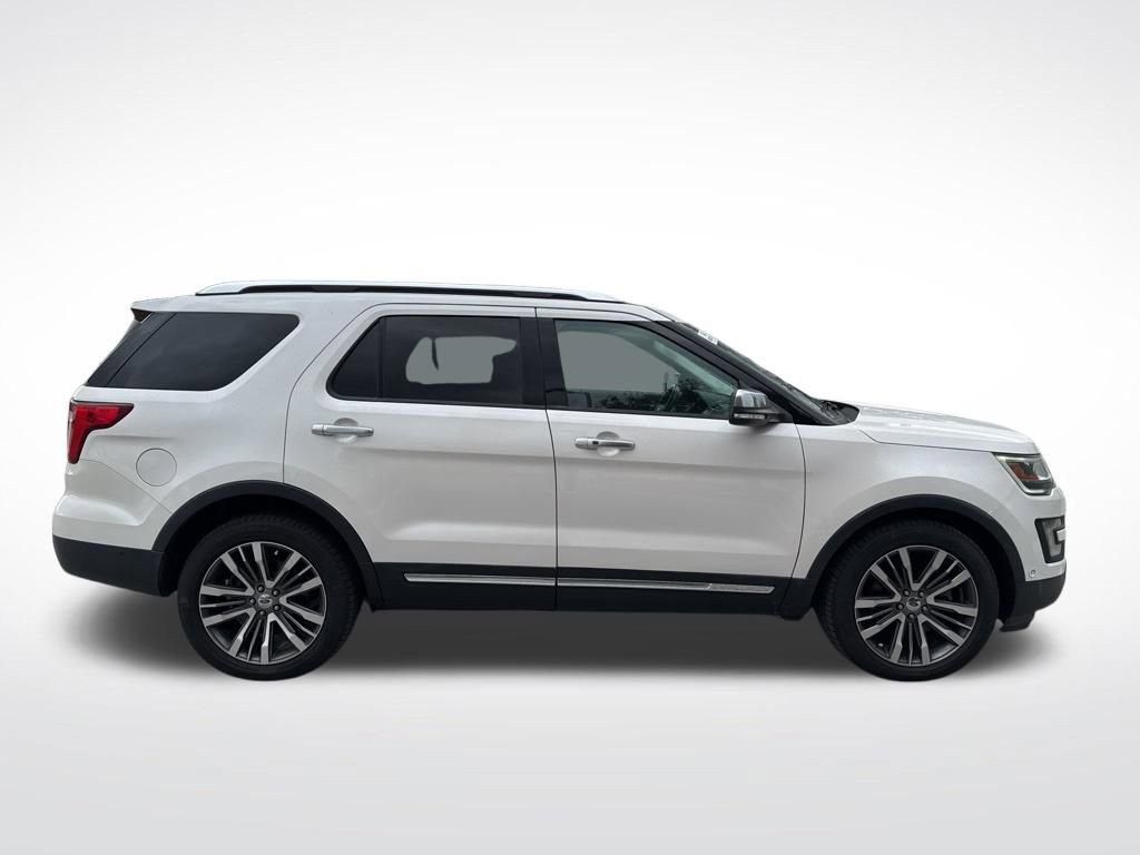 Used 2017 Ford Explorer Platinum image 2
