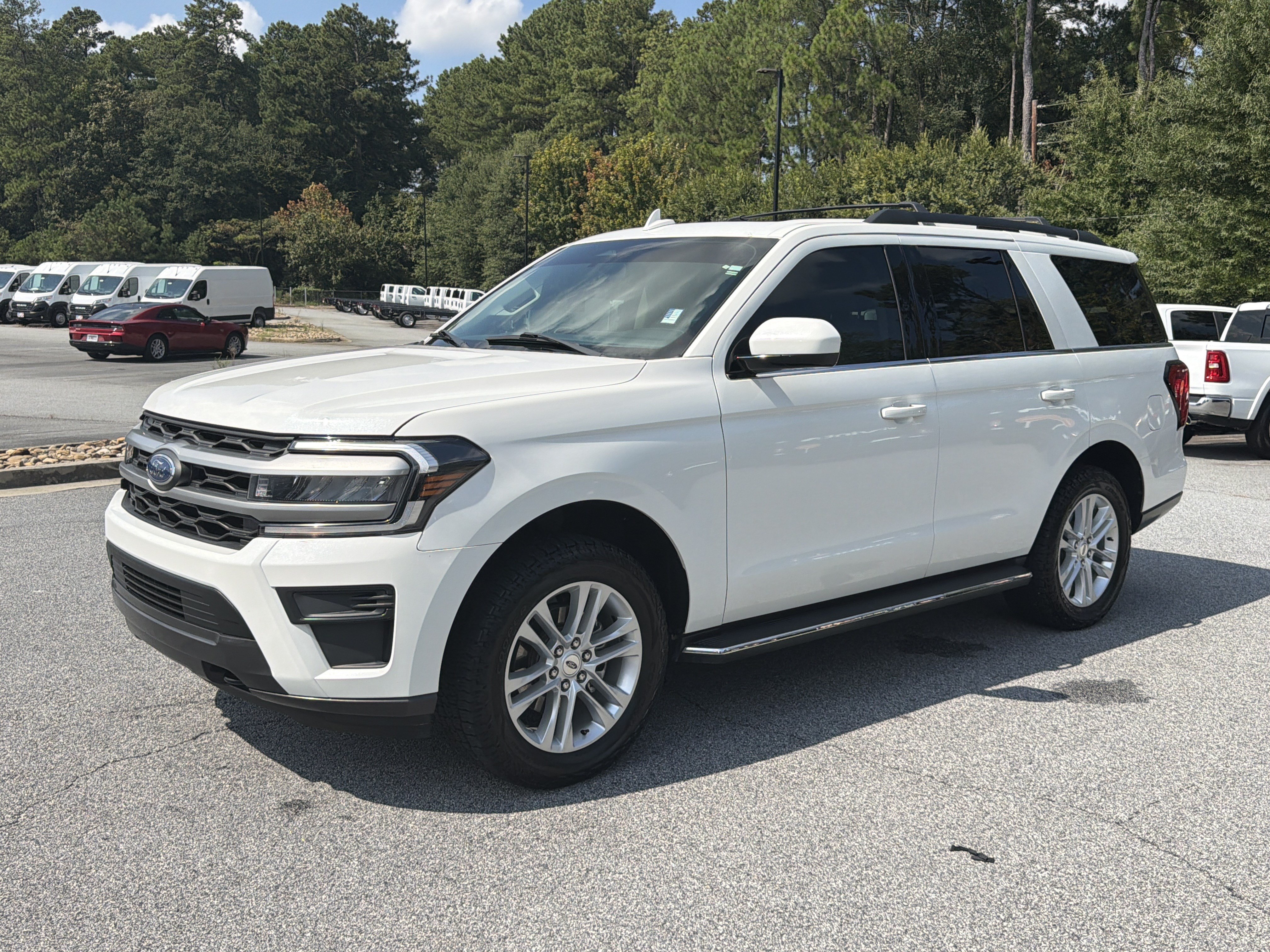 Used 2022 Ford Expedition XLT AWD/4WD image 3