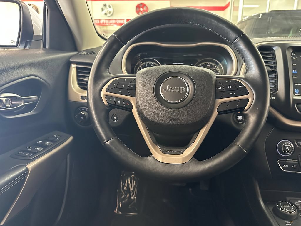 Used 2018 Jeep Cherokee Limited w/ Trailer Tow Group AWD/4WD image 15