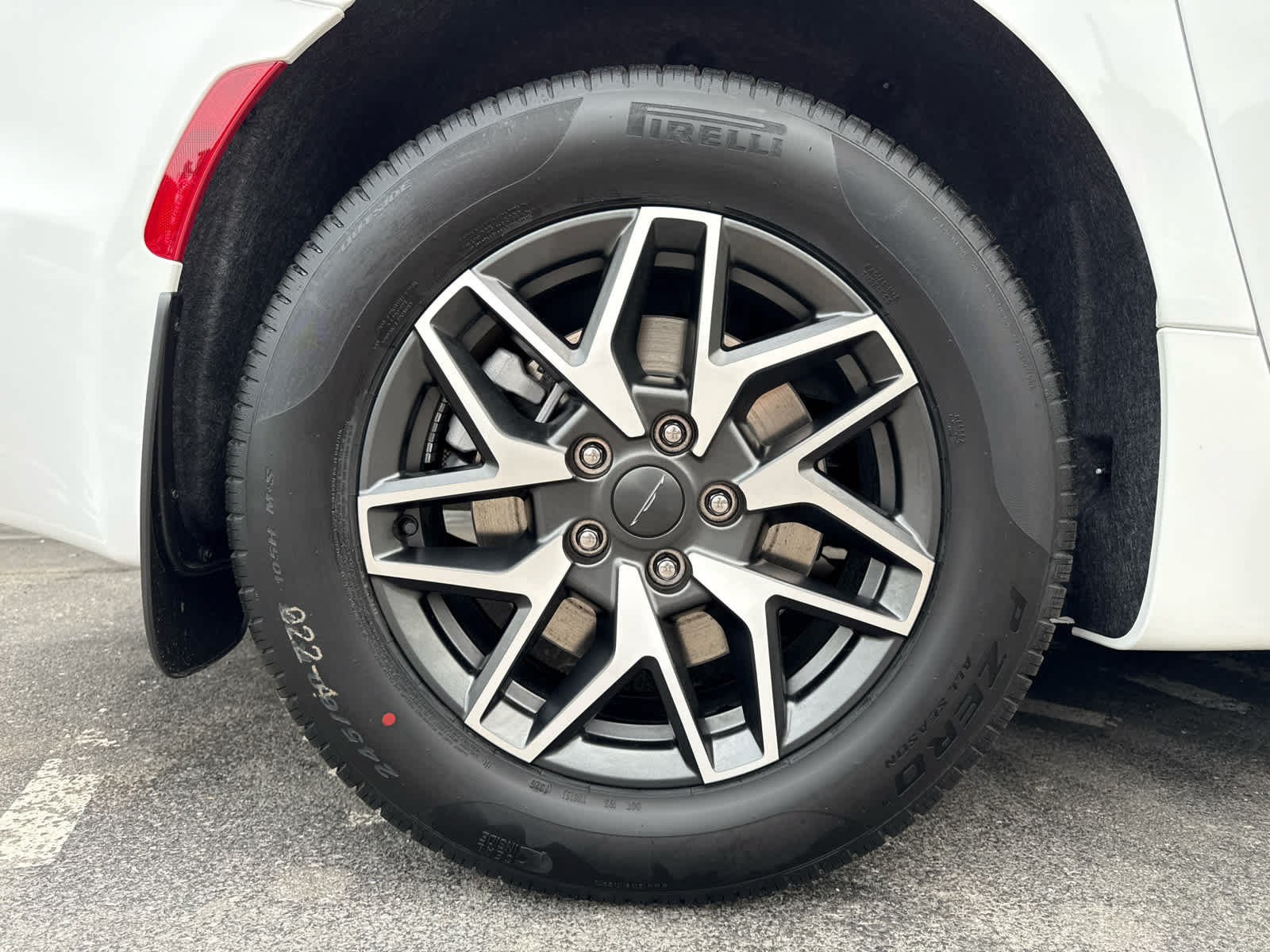 New 2027 Chrysler Pacifica Limited AWD/4WD image 7