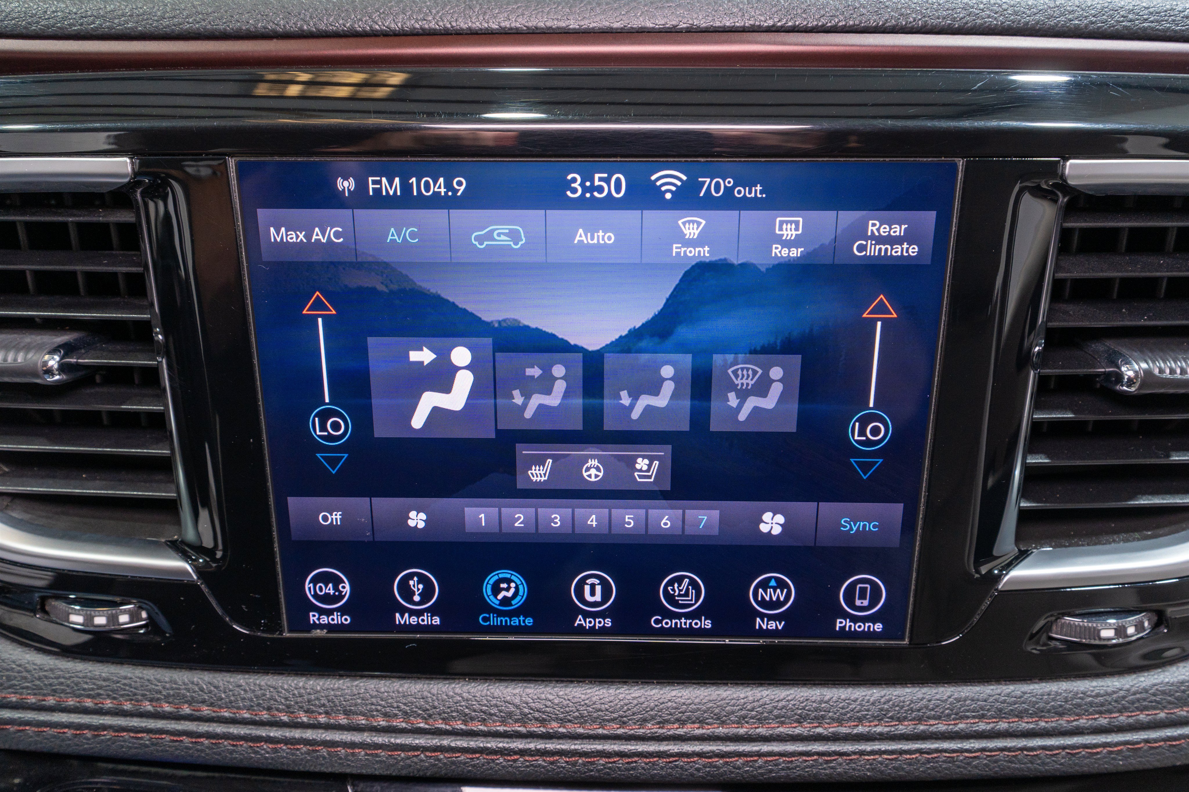 Used 2019 Chrysler Pacifica Limited w/ Tire & Wheel Group FWD image 19