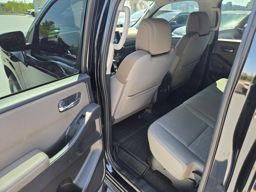 Used 2022 Nissan Frontier SV AWD/4WD image 16