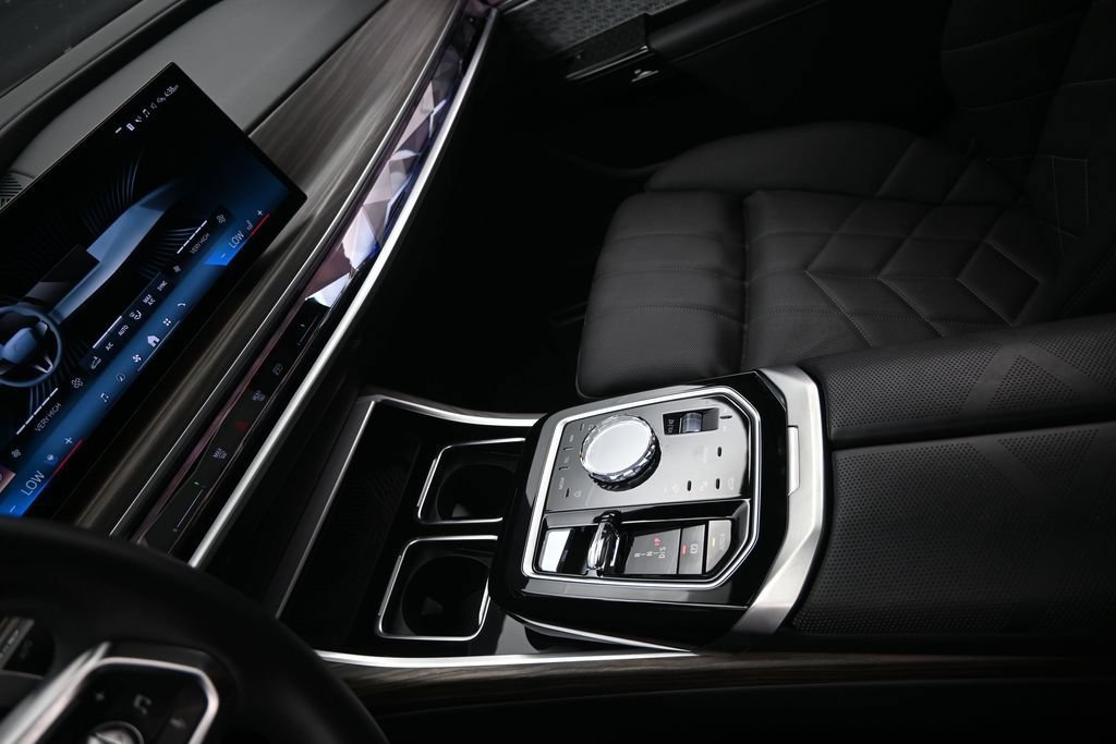 Used 2024 BMW 760i xDrive w/ Executive Package AWD/4WD image 21