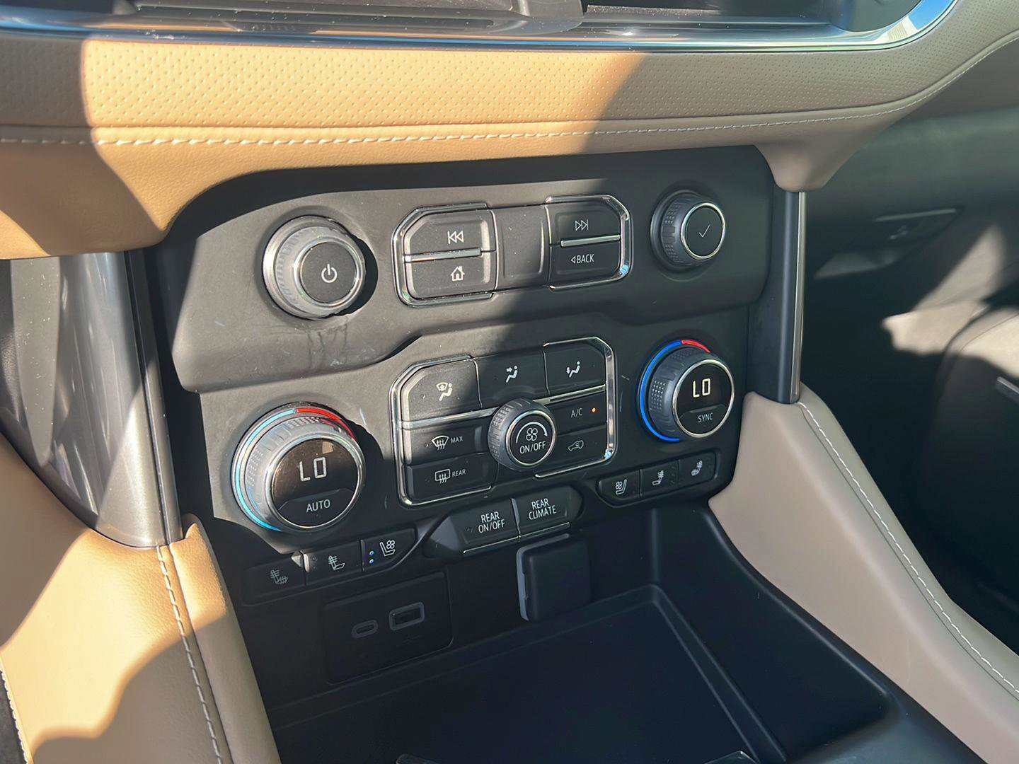 Used 2023 Chevrolet Tahoe Premier AWD/4WD image 29