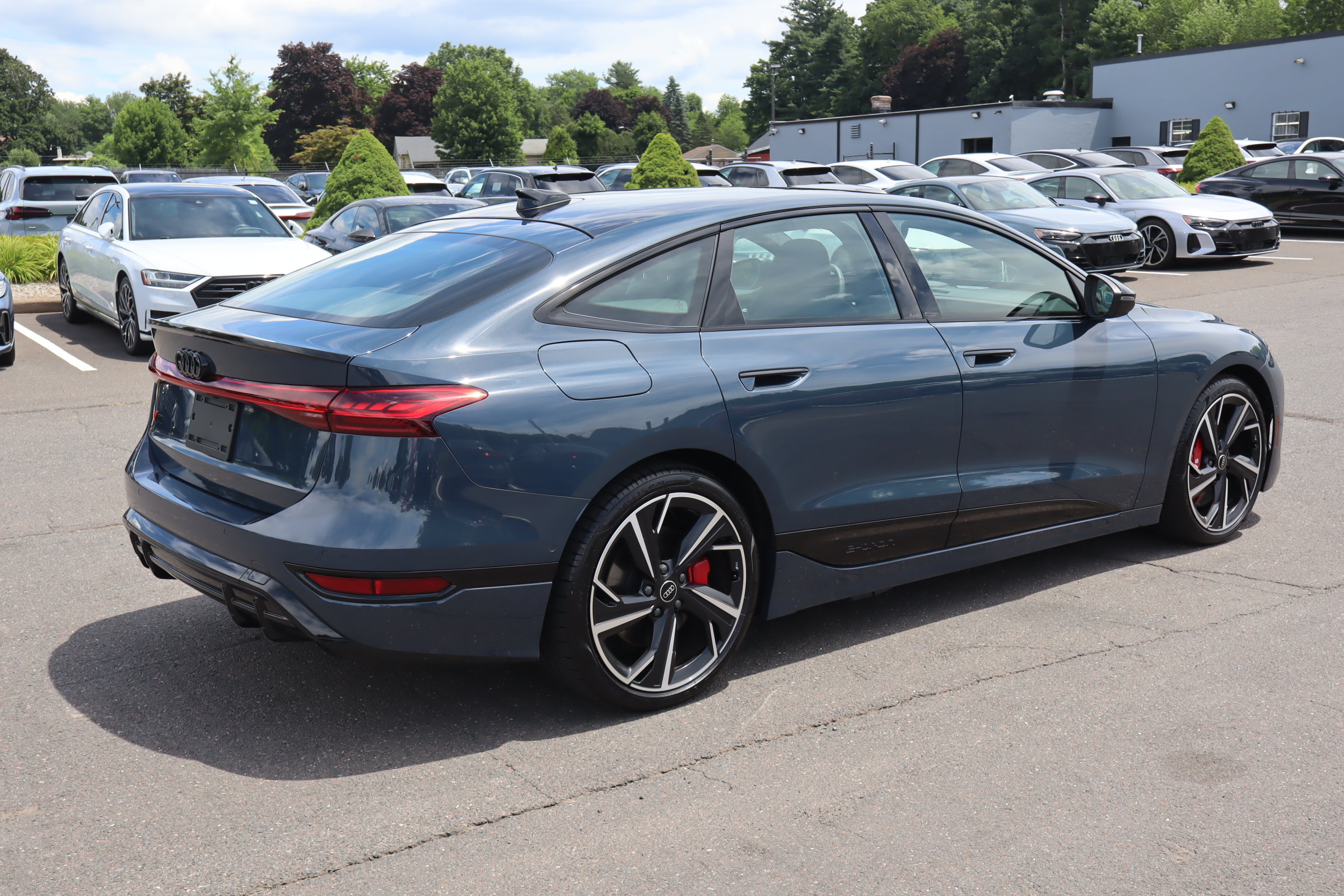 Used 2025 Audi S6 e-tron Premium Plus w/ Premium Plus AWD/4WD image 5