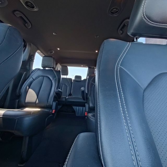Used 2025 Chrysler Pacifica Select FWD image 31