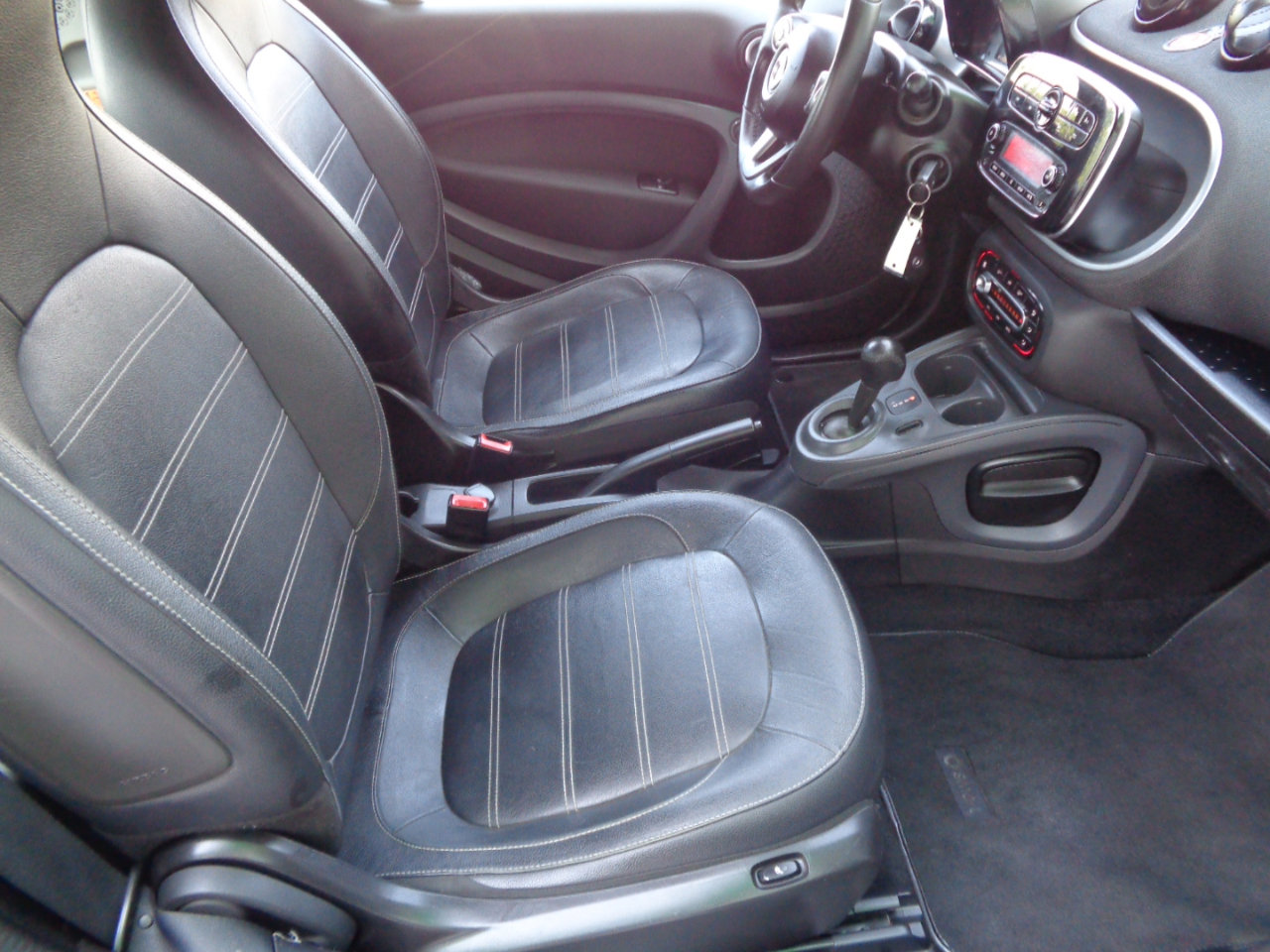 Used 2016 smart fortwo passion image 27