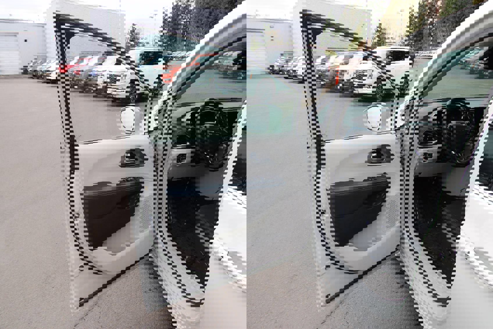 Used 2021 Chrysler Pacifica Touring image 9