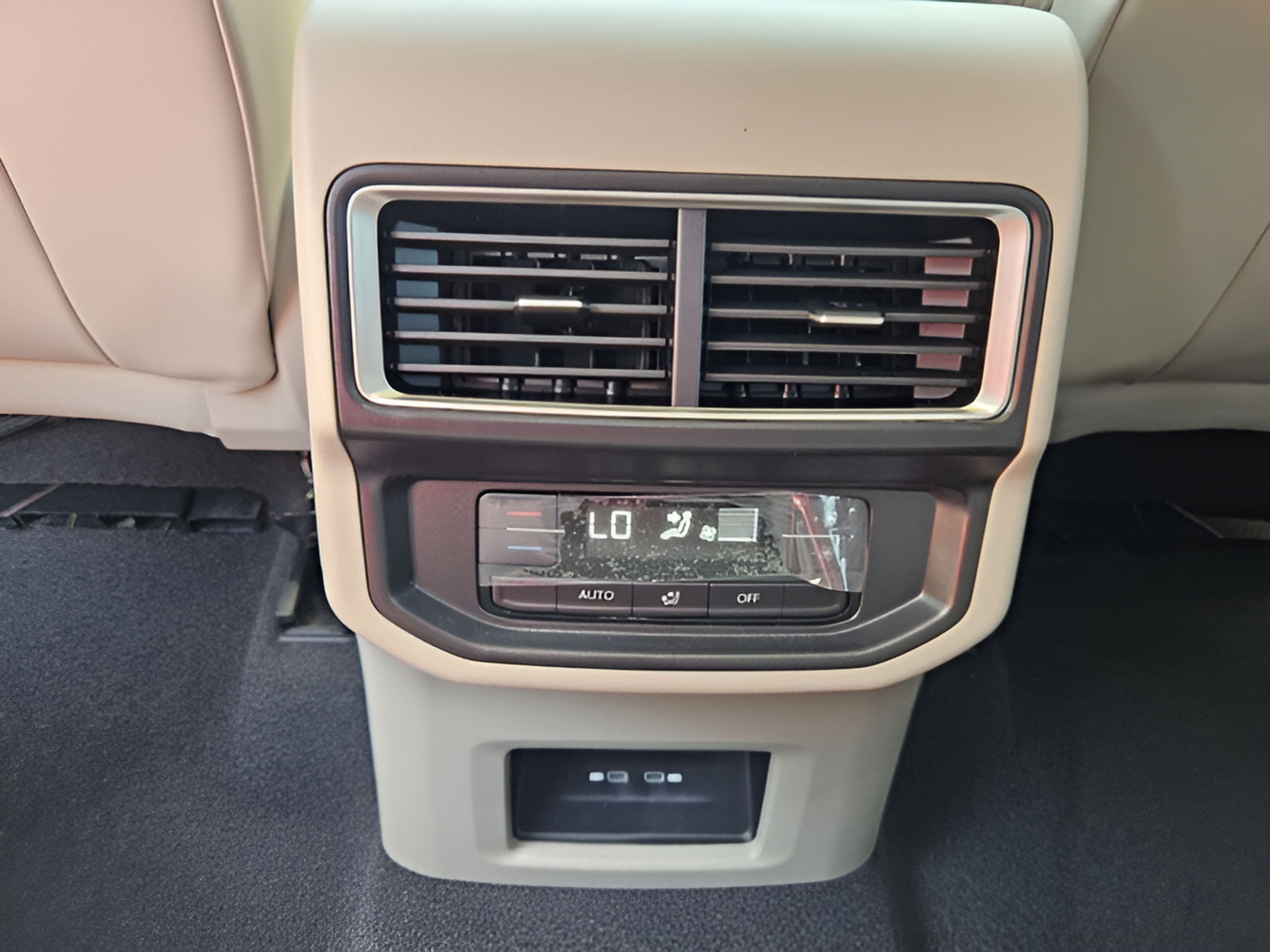 New 2026 Volkswagen Atlas SE FWD image 14