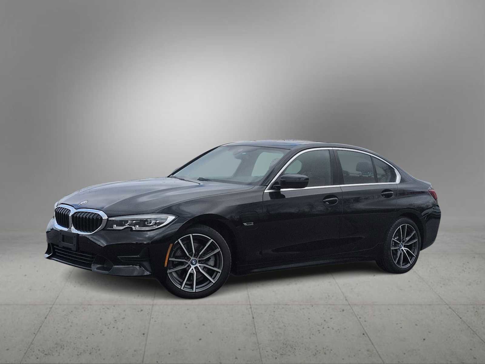 Used 2022 BMW 330e xDrive w/ Premium Package AWD/4WD image 1
