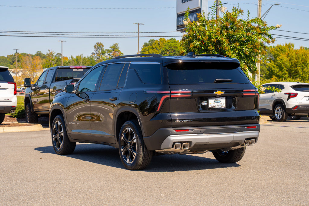 New 2027 Chevrolet Traverse LT w/ Driver Confidence Package FWD image 5