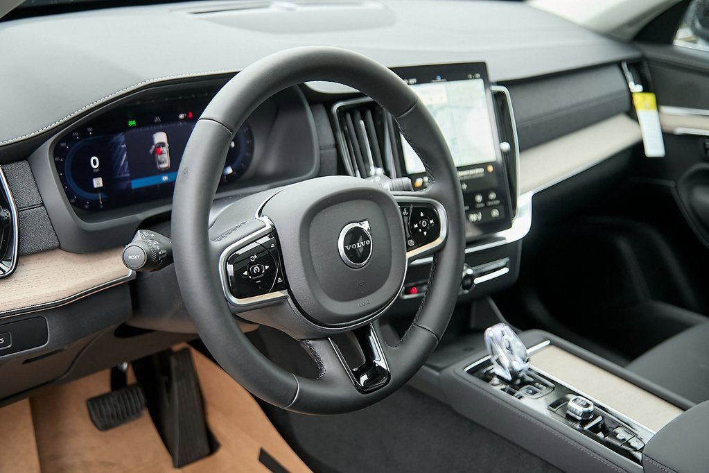 New 2025 Volvo XC90 B6 Core w/ Protection Package Premier image 13