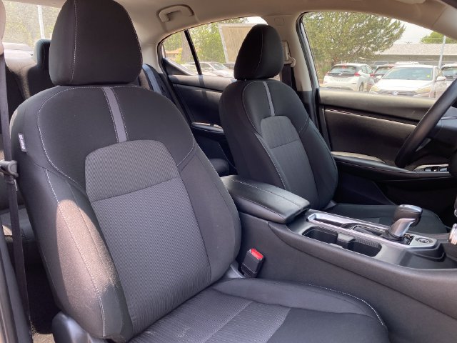 Used 2025 Nissan Sentra SV FWD image 9