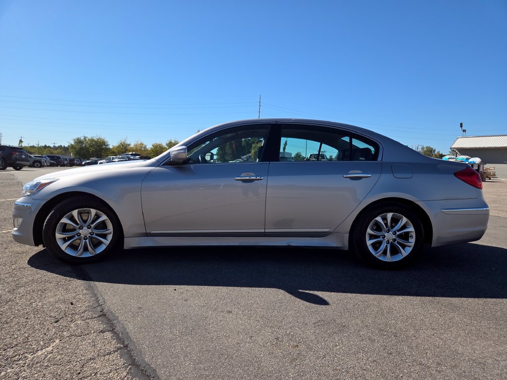 Used 2013 Hyundai Genesis 3.8 RWD image 19