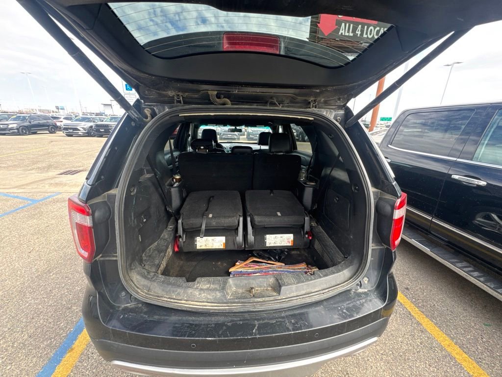 Used 2016 Ford Explorer XLT w/ Equipment Group 202A AWD/4WD image 16